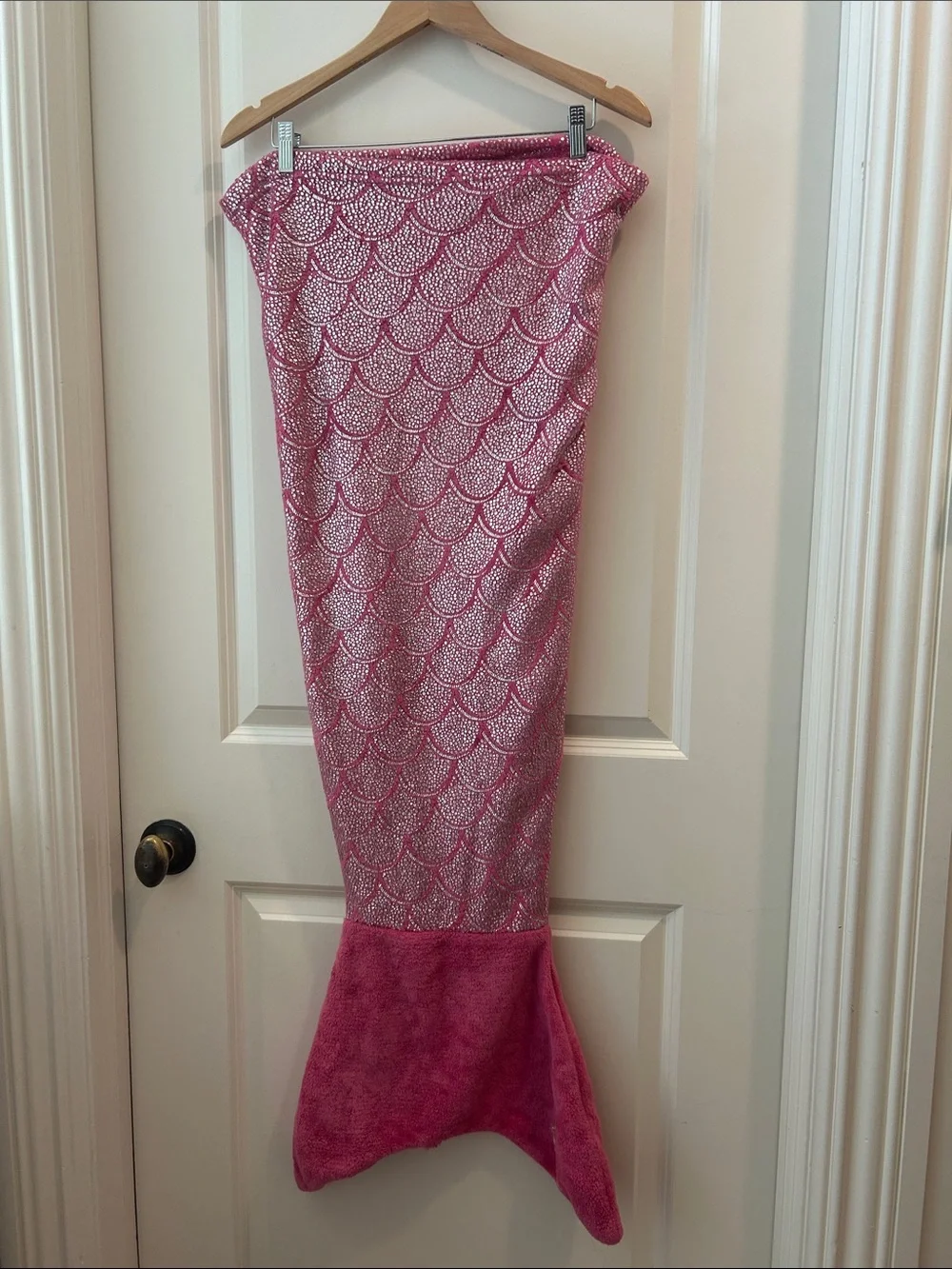 Unbranded Pink Slip In Mermaid Tail Fleece Blanket w/ Sparkle Scale Pattern OS
